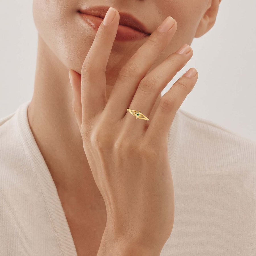Orialis North Star Ring - Emerald Round